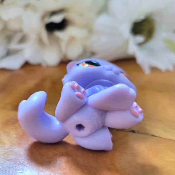 Littlest Pet Shop LPS #1771 Purple Cat Persian Kitten Orange Eyes 2007 - Picture 5 of 10
